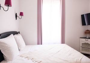 Charming suite # 2, in the heart of the ramparts of Aigues-Mortes!