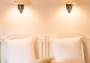 Charming suite # 4, in the heart of the ramparts of Aigues-Mortes!