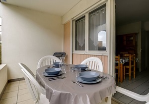 Charming T2 Cabin Apartment in Biscarrosse, Near Beach, Sleeps 4