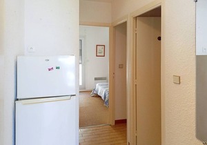 Charming T2 in La Favière with pool and private parking, near beaches and shops