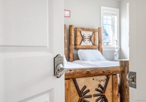 Cheerful 2-bedroom Suite B+C in Vancouver