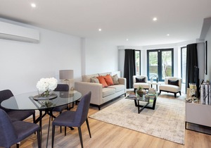 Chic 2 Bedroom Luxury Apartment in Earls Court
