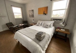 Chic Queen Bed Studio LA Downtown
