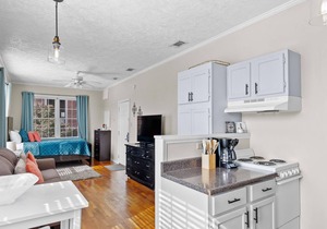 Classic Loft in Downtown Auburn, Alabama! LOCATION!