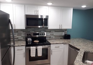Comfortable 2 bedroom right on the beach