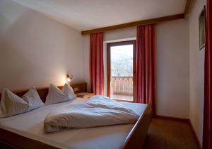 Comfortable Apartment 3 "Zur Sonne" with Mountain View, Garden & Wi-Fi