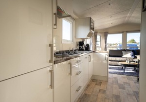 Comfortable chalet with microwave, near the beach