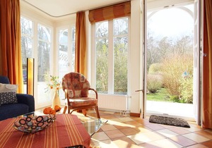 Comfortable vacation apartment with covered terrace and garden in Kühlungsborn -