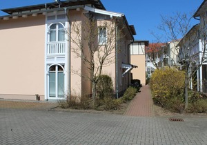 Comfortable vacation apartment with covered terrace and garden in Kühlungsborn -