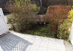 Comfortable vacation apartment with covered terrace and garden in Kühlungsborn -