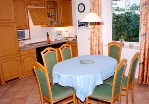 Comfortable vacation apartment in the Parkresidenz am Hafen in Zingst with terrace -