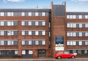 Convenient 1 Bed Apartment in central Eastleigh