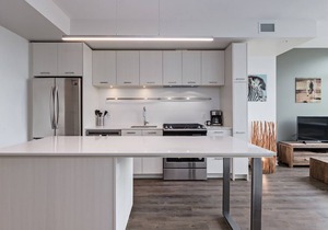 Corporate Stays - Sleek 1BR Urban Retreat with High-End Amenities and Style
