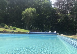 Cottage with shared swimming pool, hot tub, fishing, tennis, UK TV and Wi-Fi