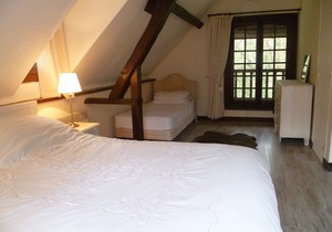 Cottage with shared swimming pool, hot tub, fishing, tennis, UK TV and Wi-Fi