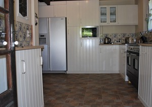Cottage with shared swimming pool, hot tub, fishing, tennis, UK TV and Wi-Fi