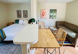 Cozy Ocean Beach Studio | 1 mile to water!