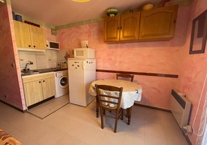 Cozy Studio for 4 in Ski Resort, Steps to Slopes & Town with Balcony