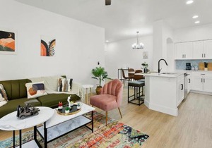 CozySuites Glendale by the stadium with pool 10