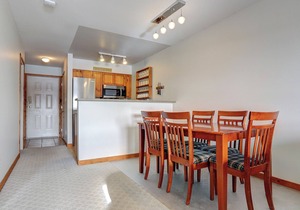 Desirable Top Floor Creekside Condo - Awesome Views - Close to trails!