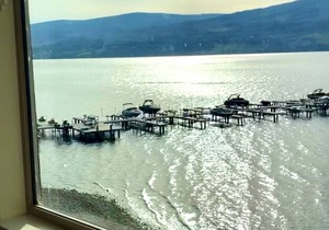 Direct Lakefront 3 bdrm, Beach, Heated Pool, Hot Tub, Gym, Marina, Wine Trails