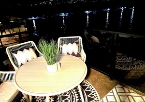 Direct Lakefront 3 bdrm, Beach, Heated Pool, Hot Tub, Gym, Marina, Wine Trails