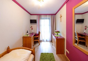 Double room, shower, toilet