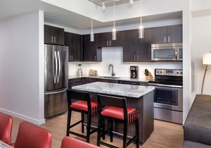 DOWNTOWN Austin with ROOFTOP Pool and BBQ Area, Fire Pit & a Fitness Center