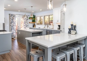 DOWNTOWN RIVERFRONT HOME WITH RIVER ACCESS, BEST LOCATION, 2 PRIMARY BDRMS