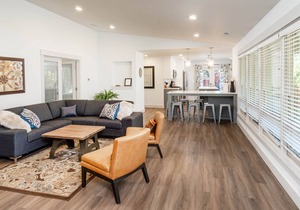 DOWNTOWN RIVERFRONT HOME WITH RIVER ACCESS, BEST LOCATION, 2 PRIMARY BDRMS