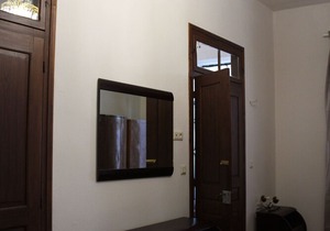 DOWNTOWN SPACIOUS MINIMAL APARTMENT.