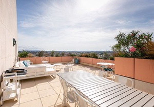 Duplex on the 11th floor: elevator, parking space, air conditioning (AC) and view of Comédie