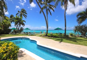 Easy-Going Beachfront Apartment with Pool - Leith Court 11