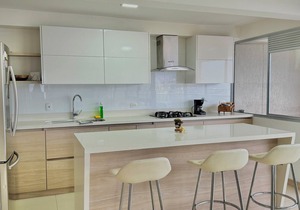 El Poblado! 2hab+Studio+Balcony+ parking, AC, fast WIFI, The Best in Medellin!