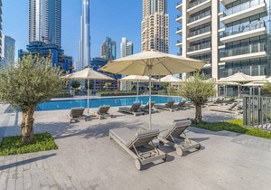 Elegant Apt With Balcony Minutes from Burj Khalifa