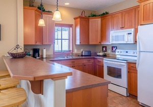 Excellent multi level 3 bedroom townhouse with easy access to nearby runs and lift