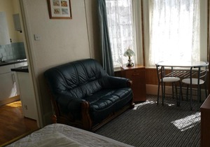 Flat Sleeps 2 with On-Street Parking
