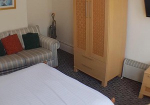 Flat Sleeps 6 with On-Street Parking