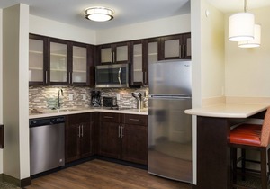 Free Breakfast & Pool Access. King Studio Near Ohio State University!
