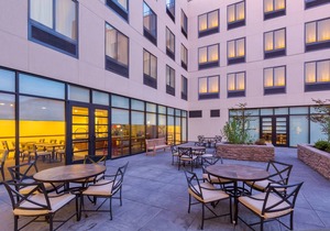 Free Breakfast. Pool Access. Suite Near Downtown.