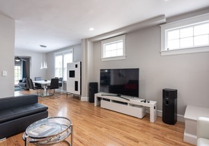 FREE PARKING-2-Lvls 1,600sq ft/Sunroom/Deck/ Bloomingdale Neighborhood!