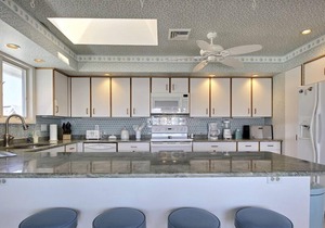 FRIDAY TO FRIDAY RENTAL. Enjoy the beautiful sunsets - Large 2nd floor deck with pretty water views and great awnings to block the warm afternoon sun.