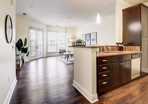 Frontdesk | 1 BR Apt by Sailors Monument