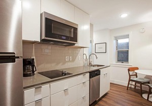 FRONTDESK Bright Open Studio Apt by Old Westport