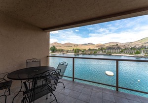 Grandview 632 Waterfront condo on Lake Chelan