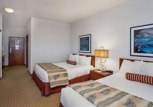 GROUPS BEACH ESCAPE! TWO UNITS, POOL, PARKING