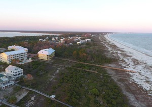 Gulf Front, Community Pool, Plenty of Parking ~ Dunes Club 1B