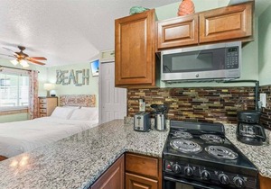🏝️ Gulf-Front Studio: King Bed Full Kitchen Heated Pool ➠ Tropic Terrace 37
