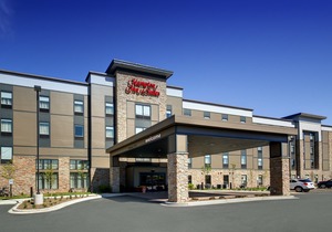 Hampton Inn & Suites Milwaukee West