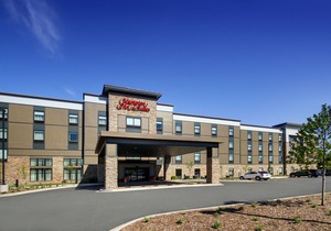 Hampton Inn & Suites Milwaukee West